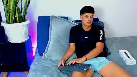    online show from 03-09-25, 03:43