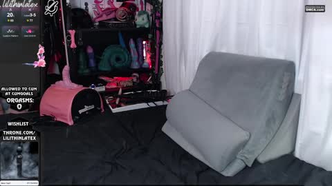Snapshot of lilithinlatex chatting on 01-05-25, 01:15 Slave Lilith and Master Metatron online show from 01-05-25, 01:15