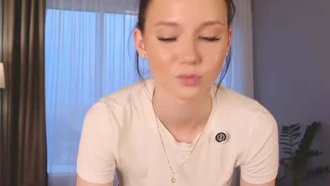 Snapshot of lillakrzynowek chatting on 07-07-26, 04:22 Isa online show from 07-07-26, 04:22