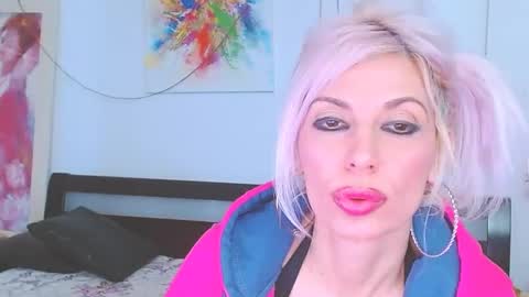 Lara online show from 02-26-25, 02:37
