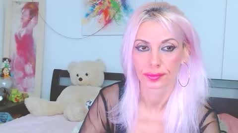 Lara online show from 10-18-25, 09:37