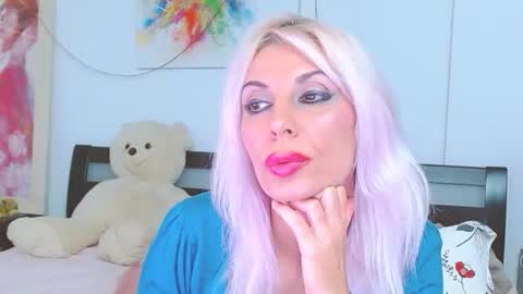 Lara online show from 10-20-25, 07:03