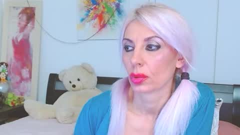 Lara online show from 10-25-25, 06:02