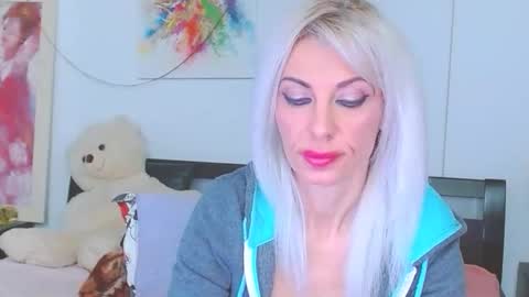 Lara online show from 02-24-26, 11:25