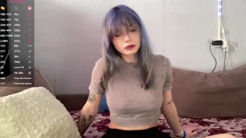 Snapshot of lillianhusk chatting on 04-18-26, 12:20 Amelia online show from 04-18-26, 12:20
