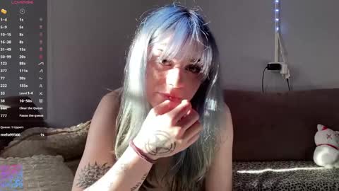 Snapshot of lillianhusk chatting on 05-09-26, 01:27 Amelia online show from 05-09-26, 01:27