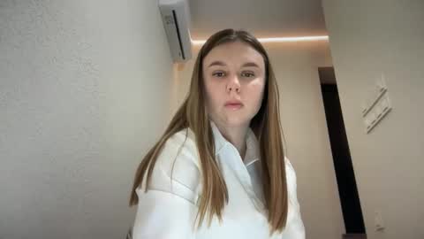 Lily online show from 10-11-25, 06:17