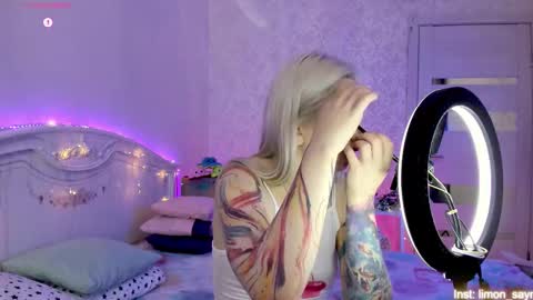 LilliMoore online show from 10-25-25, 11:21