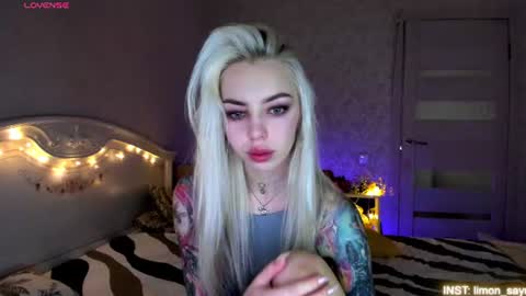 Snapshot of lillimooore chatting on 07-15-26, 11:43 LilliMoore online show from 07-15-26, 11:43