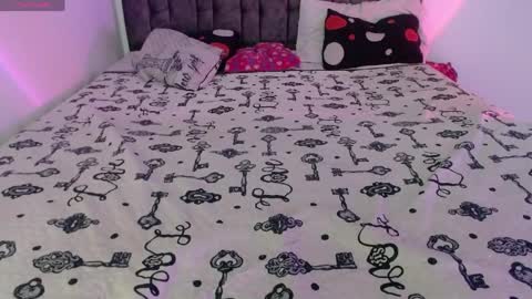 Snapshot of lillith_777 chatting on 06-08-26, 11:27 lillith_777 online show from 06-08-26, 11:27