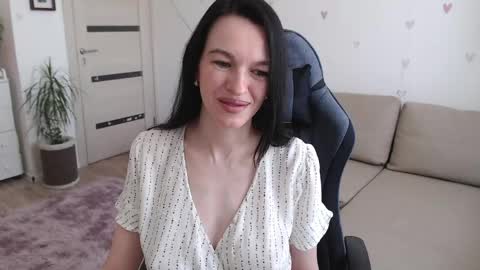 Snapshot of lilliyves chatting on 04-16-26, 10:05 lilliyves online show from 04-16-26, 10:05