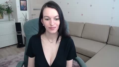 lilliyves online show from 06-15-26, 04:09