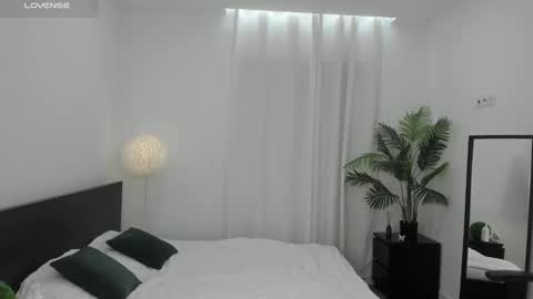 Snapshot of lilly_colins chatting on 12-22-24, 06:26 Lilly Colins online show from 12-22-24, 06:26