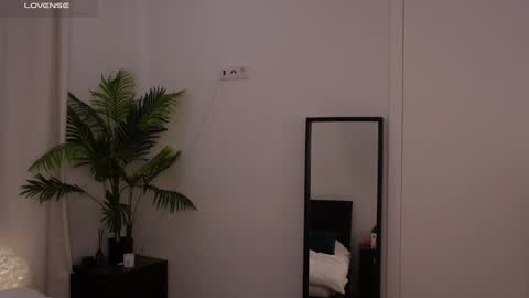 Snapshot of lilly_colins chatting on 01-19-25, 09:34 Lilly Colins online show from 01-19-25, 09:34