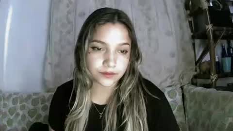 Sey - Lilly  online show from 04-22-26, 07:00