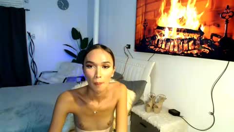 Snapshot of lillyholland_xx chatting on 02-14-25, 02:33 lillyholland online show from 02-14-25, 02:33