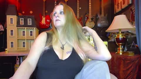 Lillyth Eden online show from 02-11-25, 06:19