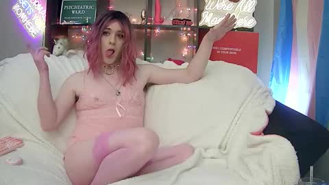 Snapshot of lillyvtrap chatting on 02-16-26, 12:18 lillyVonT online show from 02-16-26, 12:18
