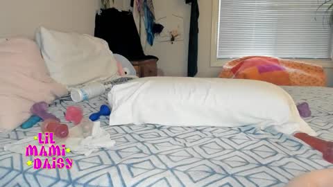 Daisy Bby online show from 12-17-25, 12:16