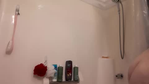 Snapshot of lilsirenluna chatting on 02-26-26, 04:22 Luna online show from 02-26-26, 04:22