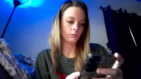 Snapshot of lilsirenluna chatting on 07-18-26, 11:52 Luna online show from 07-18-26, 11:52
