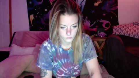 Snapshot of lilsirenluna chatting on 07-26-26, 03:04 Luna online show from 07-26-26, 03:04