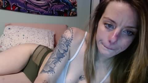 Snapshot of lilsirenluna chatting on 07-29-26, 02:10 Luna online show from 07-29-26, 02:10