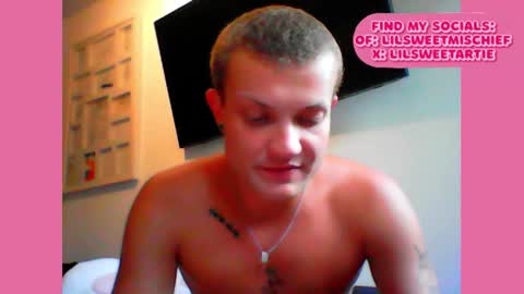 Snapshot of lilsweetmischief chatting on 02-09-26, 03:49 Artie online show from 02-09-26, 03:49