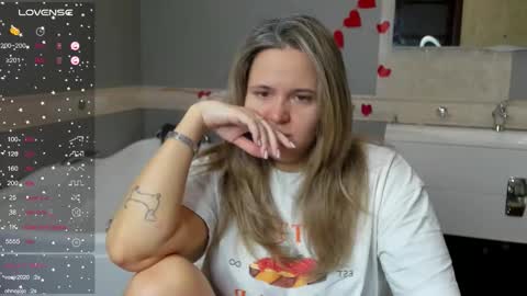 Snapshot of lily_bel chatting on 02-24-26, 08:01 Lily online show from 02-24-26, 08:01