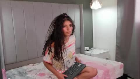 lily_cherry0 online show from 03-08-25, 04:39