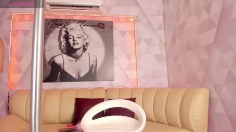 Snapshot of lily_lv chatting on 12-21-24, 01:10 Lily online show from 12-21-24, 01:10