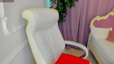 Snapshot of lily_merlin chatting on 04-25-26, 05:54 Lily online show from 04-25-26, 05:54