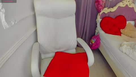 Snapshot of lily_merlin chatting on 04-30-26, 07:25 Lily online show from 04-30-26, 07:25