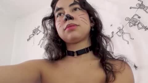 Lily Roberts online show from 10-20-25, 03:45