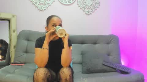 lily_rose0 online show from 04-28-26, 09:20