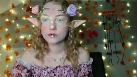 small lily online show from 10-31-25, 06:53