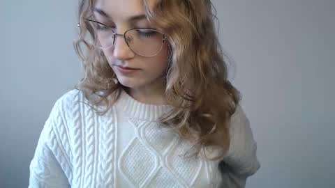 small lily online show from 02-26-26, 01:10