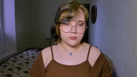 Lily online show from 04-07-26, 12:16