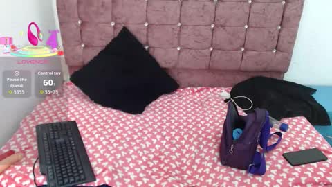 lilyjamesx online show from 10-31-25, 02:18