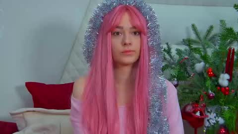 Snapshot of lilylanses chatting on 12-04-25, 10:57 Lily online show from 12-04-25, 10:57