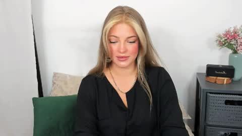 Lily online show from 06-04-26, 05:57