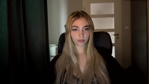 Lily online show from 06-04-26, 04:24