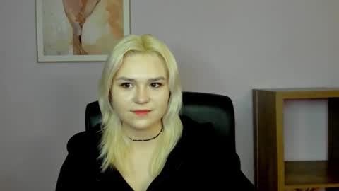 Snapshot of lilysweetxo chatting on 02-11-26, 02:44 Lily online show from 02-11-26, 02:44