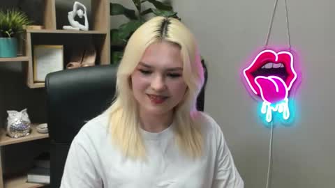 Lily online show from 03-05-26, 03:08