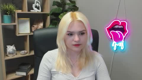 Lily online show from 03-19-26, 07:34