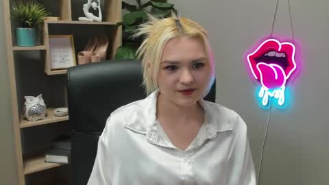 Lily online show from 04-03-26, 06:33