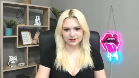 Lily online show from 05-25-26, 01:17