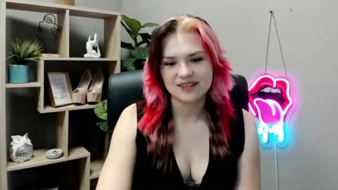 Snapshot of lilysweetxo chatting on 06-10-26, 06:56 Lily online show from 06-10-26, 06:56