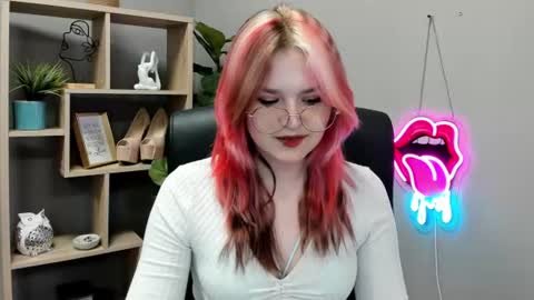 Snapshot of lilysweetxo chatting on 06-16-26, 06:38 Lily online show from 06-16-26, 06:38