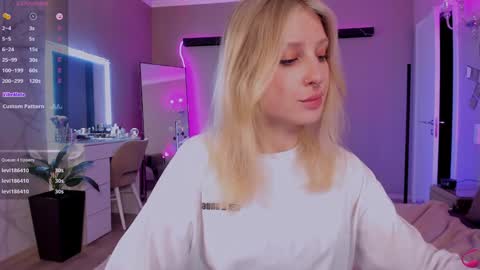 Lily online show from 02-08-25, 10:08